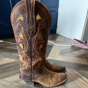 Women’s Ariat cowgirl boots